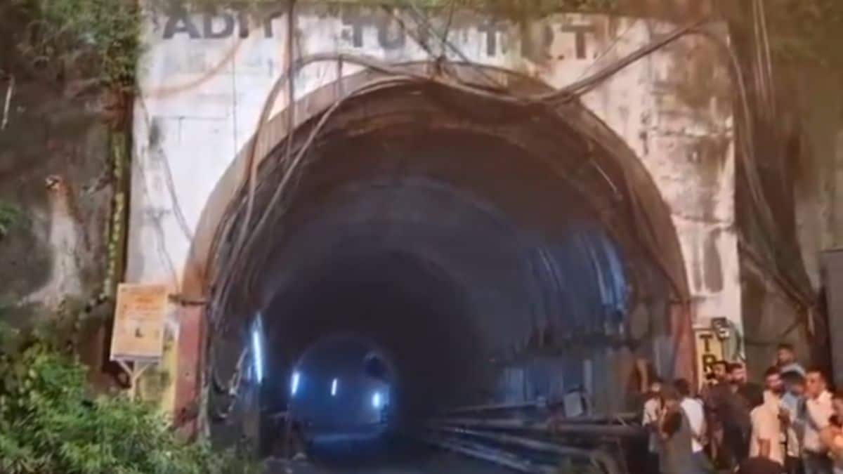 Several workers rescued after a sudden surge in water levels in the HCC tunnel following heavy rains in Chamoli district | X