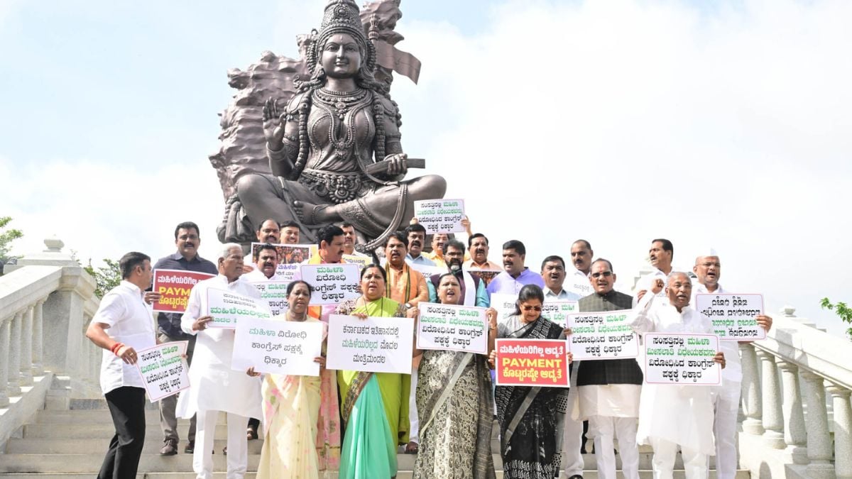 BJP leaders protesting near the Bhuvaneshwari statue at Vidhana Soudha on Friday | Bhanu Prakash Chandra
