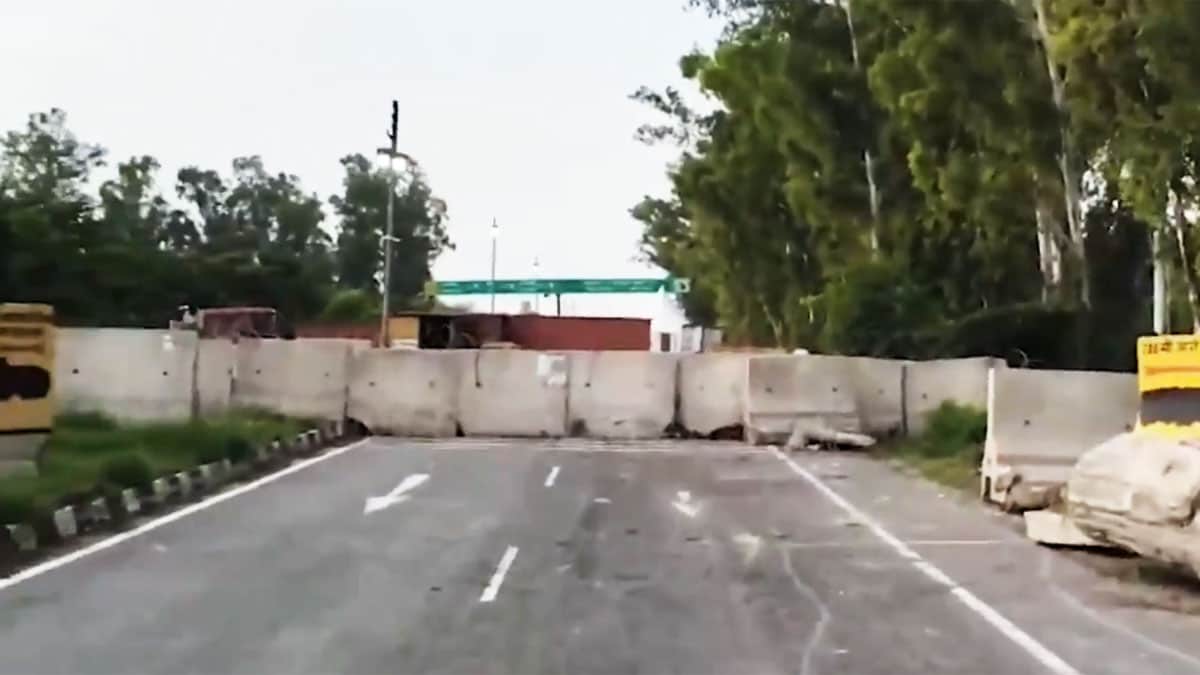 Barricades placed along the Punjab-Haryana Khanauri border | X (Screengrab IANS) 