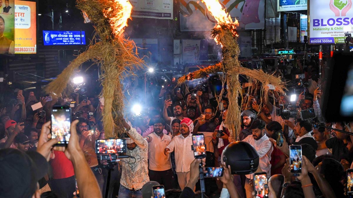 Job aspirants and students burn effigies during a protest against the Jharkhand government | PTI