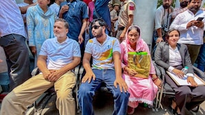 Delhi police station face-off: Rahul Gandhi sits on dharna demanding FIR for pellet gun victim