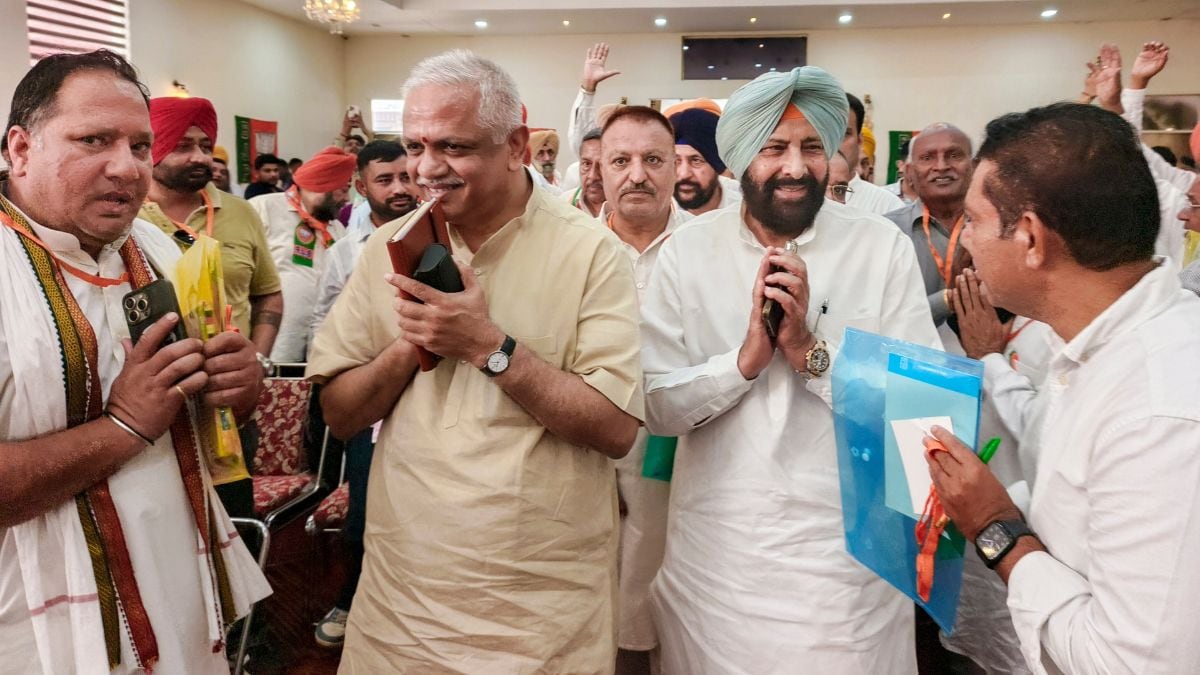 BJP National General Secretary BL Sanotosh, second left, along with BJP Punjab President Kewal Singh Dhillon, second right, and others during a party leaders meeting ahead of the Punjab Elections, in Patiala, Punjab | PTI