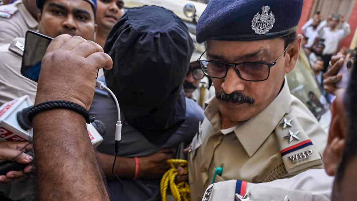 West Bengal Police Special Task Force (STF) personnel escort suspected terrorist Hamim Mondal while producing him before a court in Bardhaman, West Bengal, Friday | PTI