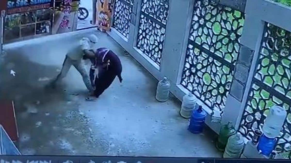 masked-man-stabs-teacher-death-faridabad - 1