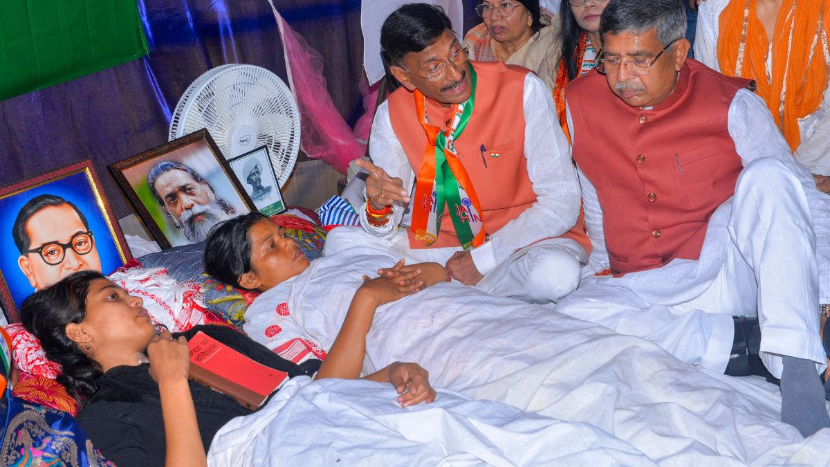 MoS Defence Sanjay Seth and Jharkhand BJP President Aditya Sahu meet the aspirants protesting alleged recruitment exam irregularities, at Jaipal Singh Stadium in Ranchi, Sunday, August 9, 2026 | PTI
