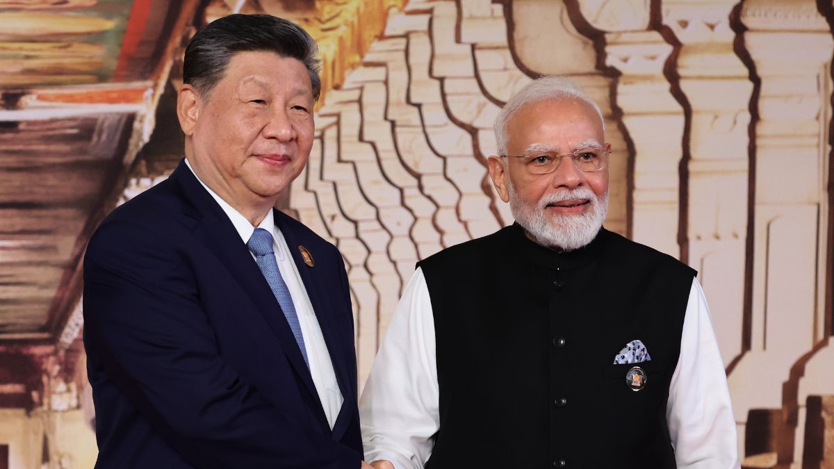 Chinese President Xi Jinping and Prime Minister Narendra Modi pose for a photo during an official welcome ceremony of the BRICS Summit in New Delhi | AP