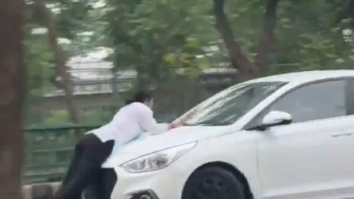 hit-and-run-lucknow-anamika-woman-car - 1