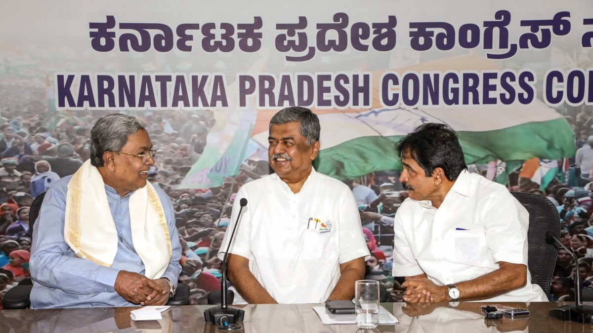 AICC General Secretary (Organisation) KC Venugopal, (R), in conversation with KPCC President BK Hariprasad, (S), and party senior leader Siddaramaiah | PTI