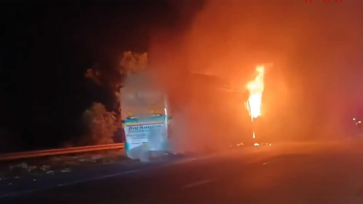 noida-bus-fire