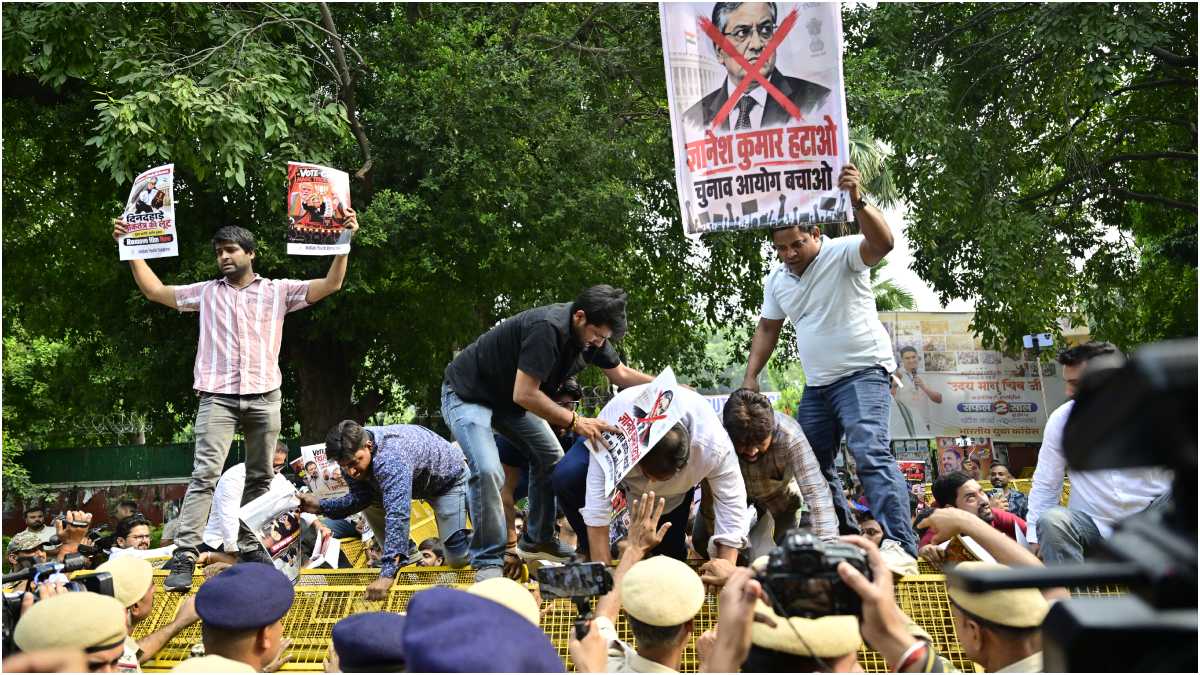 Indian Youth Congress members stage a protest against Chief Election Commissioner Gyanesh Kumar, in New Delhi | Rahul R Pattom