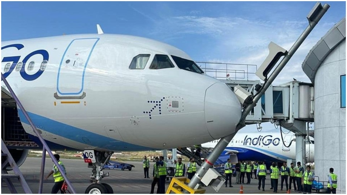 The aircraft came into contact with the VDGS pole during the parking process | X