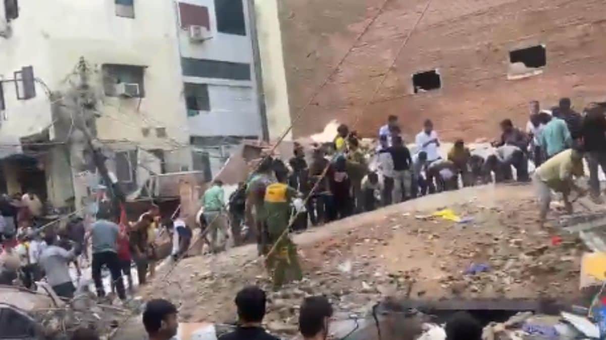 delhi-building-collapse-satya-niketan - 1