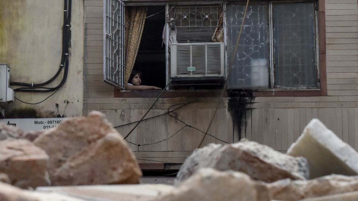 building-collapse-satya-niketan-delhi - 1