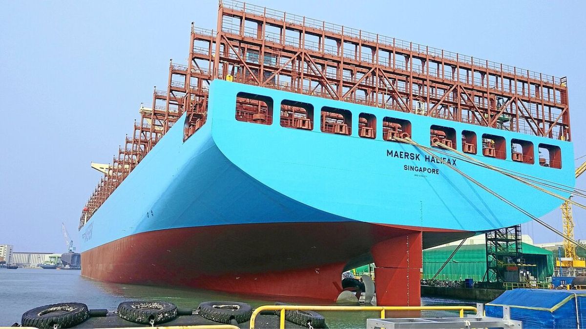 Vertical guide rails and slots aboard the cellular ship 'Maersk Halifax' | Maersk