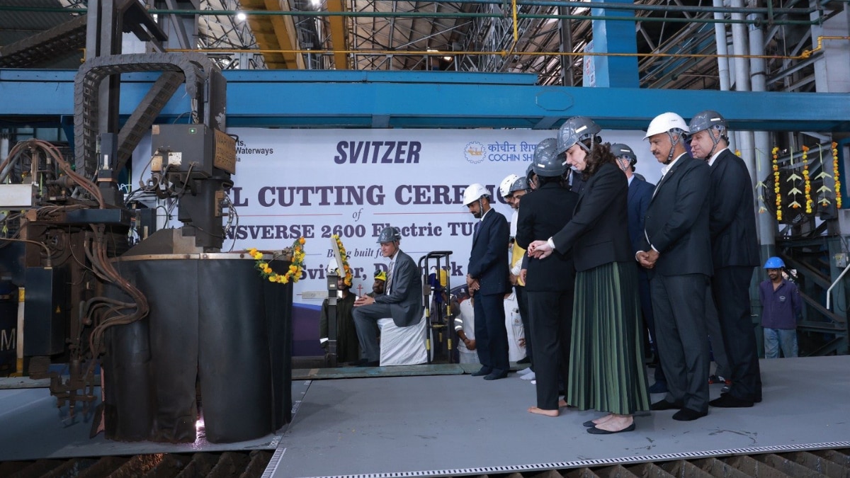Svitzer and Cochin Shipyard Limited officials at the steel cutting ceremony for the construction of four TRAnsverse 2600E tugs in Kochi on September 2, 2026 | X/@cslcochin