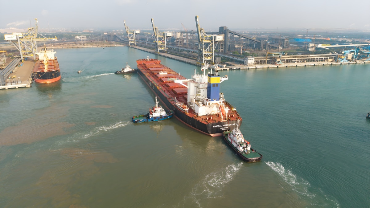 The Paradip Port in Odisha receives the Belgium-flagged bulk carrier 'Mineral Kwangyang', its first-ever Capesize vessel, on September 6, 2026 | X/@paradipport
