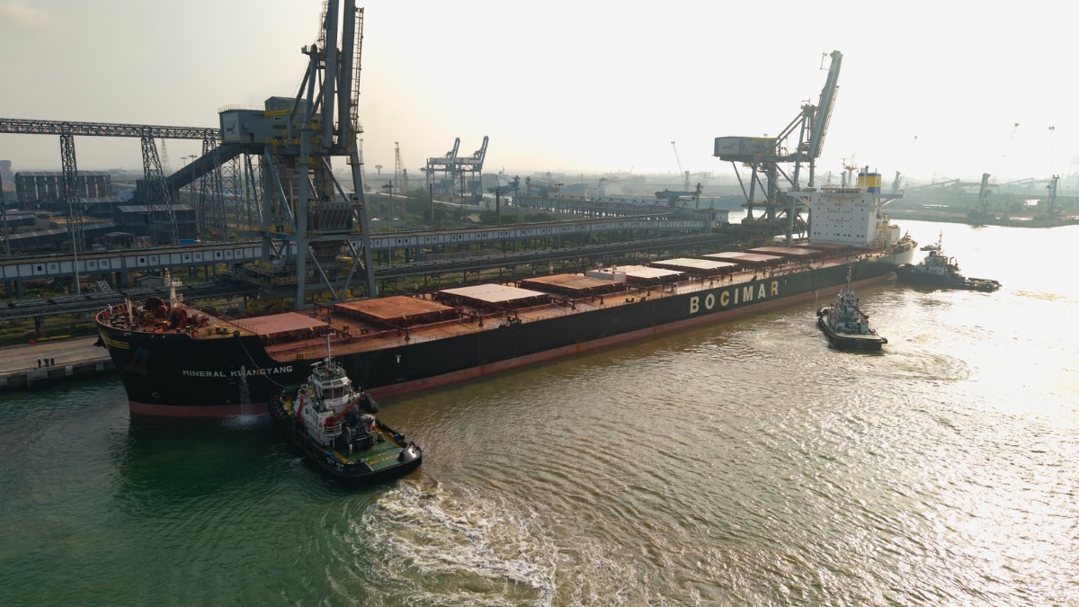 The Paradip Port in Odisha receives the Belgium-flagged bulk carrier 'Mineral Kwangyang', its first-ever Capesize vessel, on September 6, 2026 | X/@paradipport