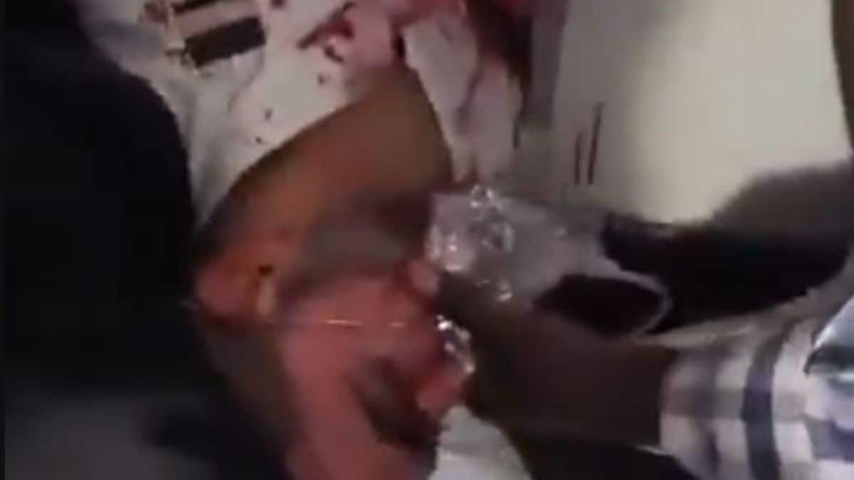 Screengrab showing Omani pilot being restrained by passengers | X 