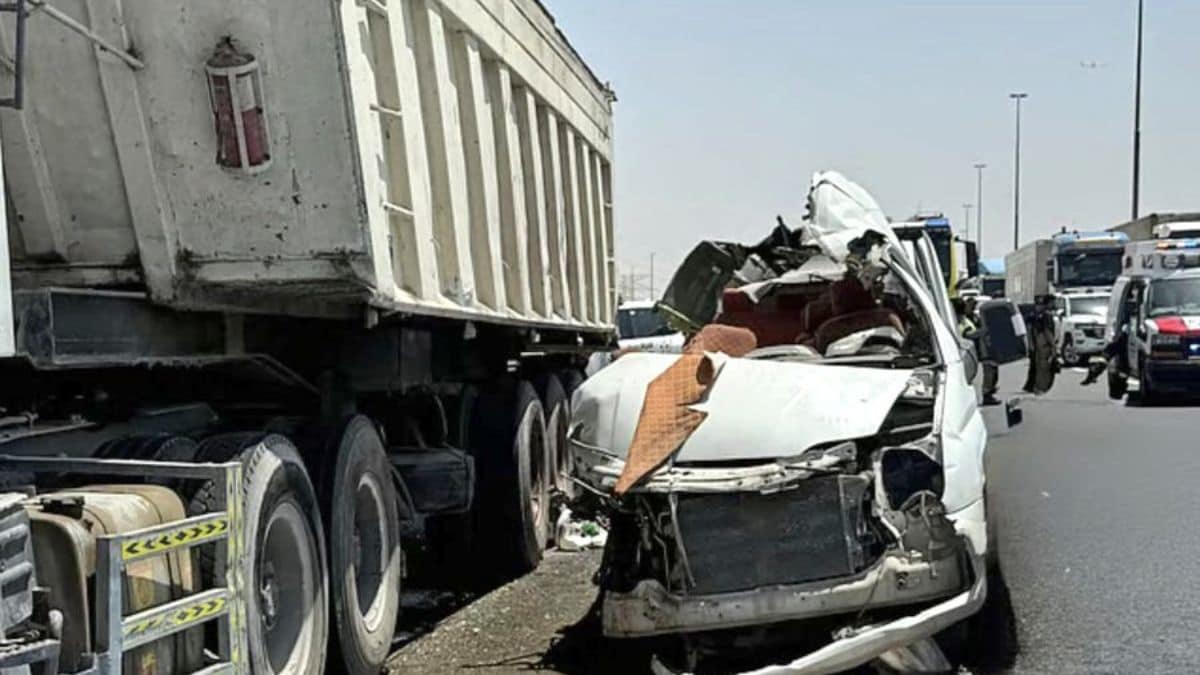 The mangled remains of the mini bus which rammed into a truck in Dubai, killing seven workers | X 
