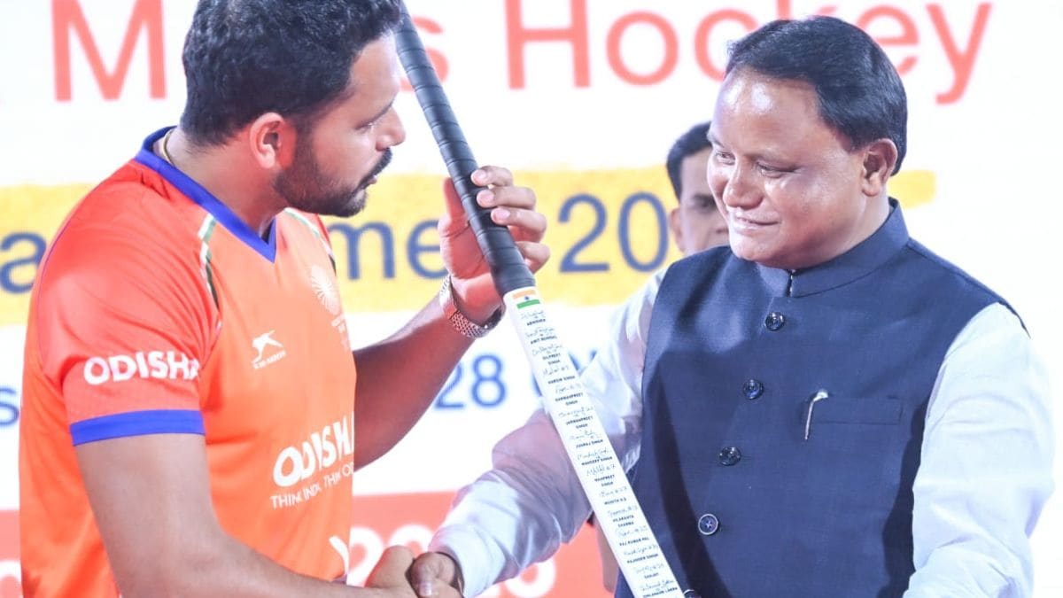 Odisha CM Mohan Charan Majhi felicitates India’s Asian Games gold-winning hockey players at the Kalinga Stadium | Photo: Sports and Youth Services Department, Government of Odisha