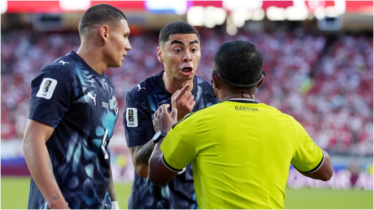 Paraguay's Miguel Almiron argues with referee Ivan Barton | Reuters 