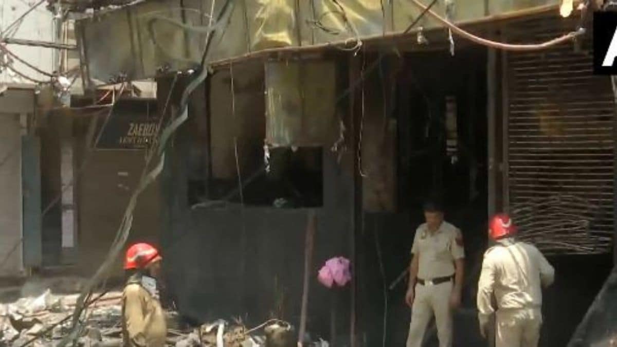 Delhi-fire-10-dead-restauraunt - 1