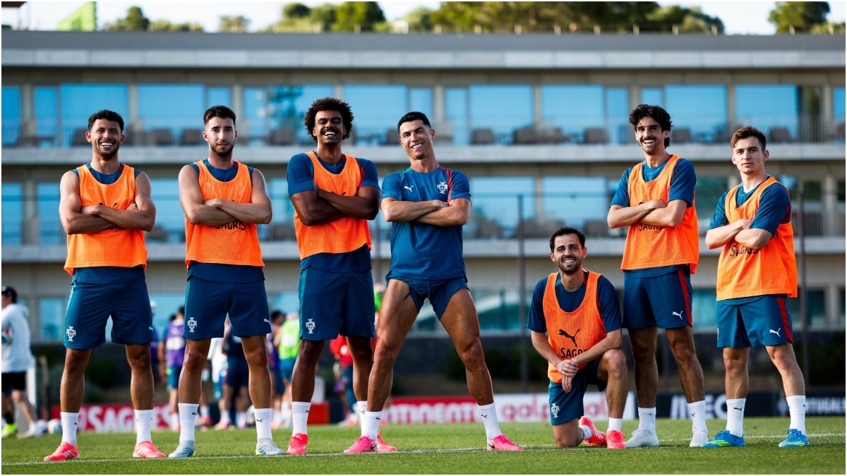 Cristiano Ronaldo with his Portugal teammates | X