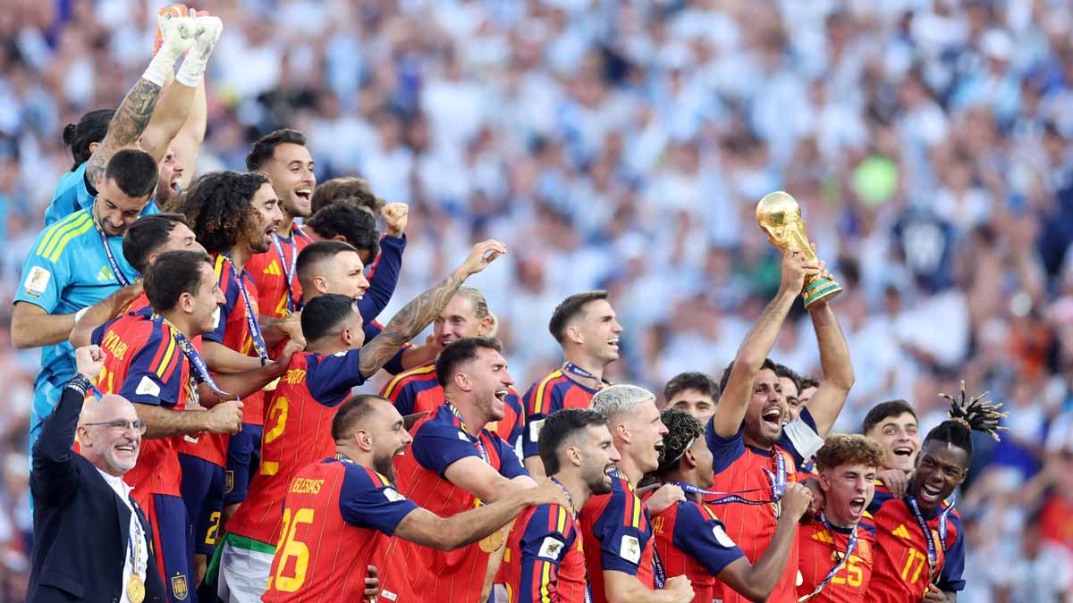 spain-wc-trophy-afp