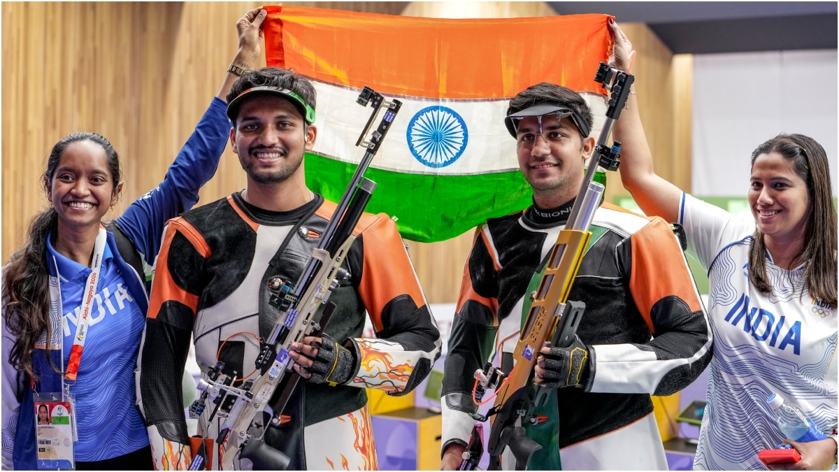 India's Rudrankksh Patil (L)  and Himanshu Dhillon after winning medals in the 10 meter rifle men individual event in the ongoing 20th Asian Games | PTI