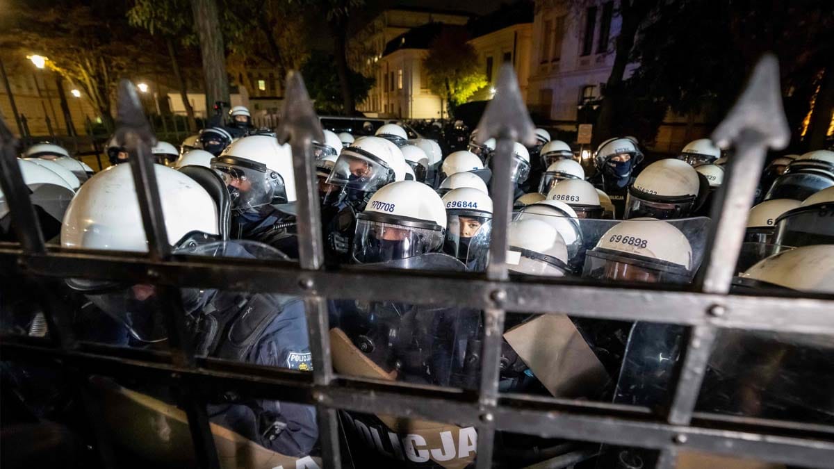 poland, warsaw, police, constitutional