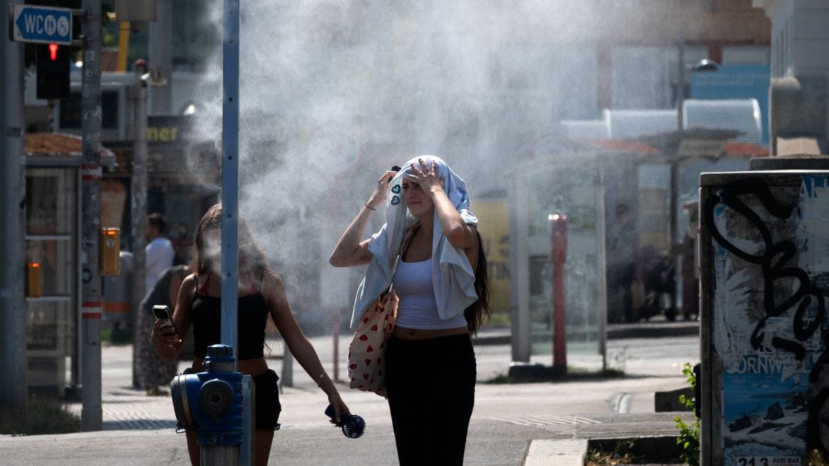 women-cool-off-austria-heatwave-europe - 1