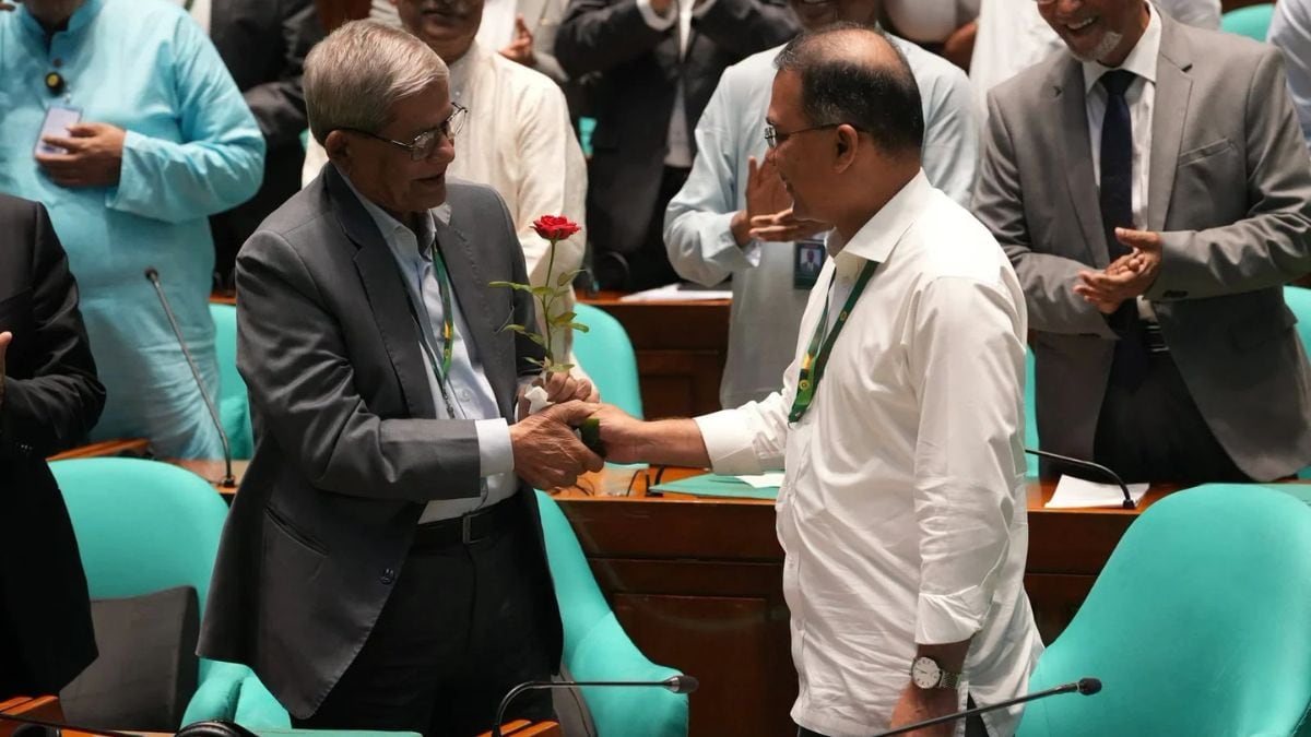Bangladesh president-elect Mirza Fakhrul Islam Alamgir (L) shakes hands with PM Tarique Rahman (R) after winning the elections on August 20 | PID Bangladesh