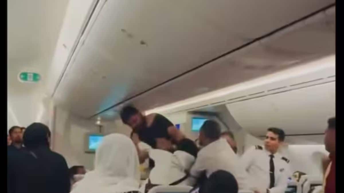 Screen grab: The fight occurred on a Dhaka-London flight, causing panic among the other passengers | X 