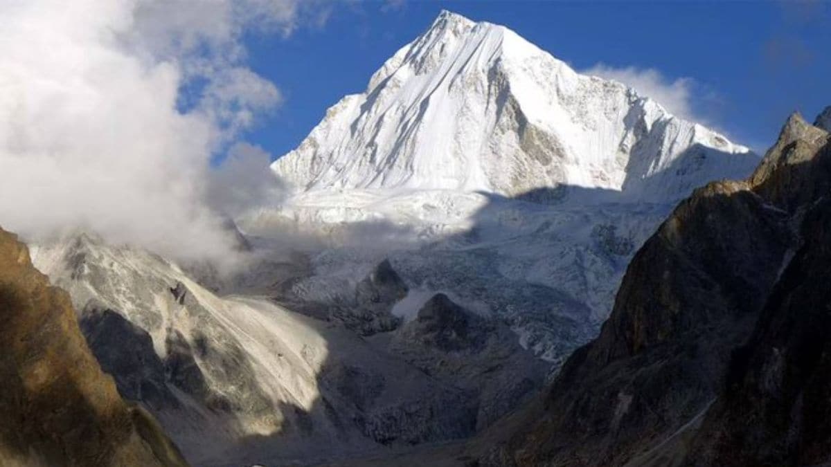 Nepal-avalanche - 1