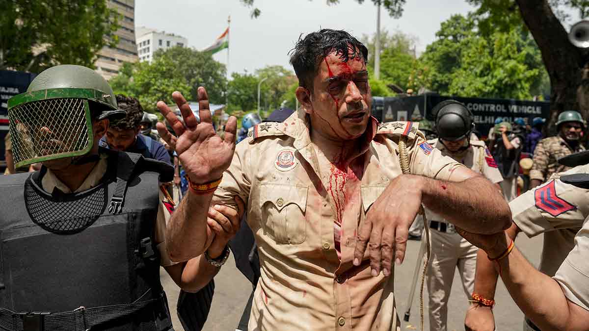An injured police officer being taken for treatment after being hurt during clashes with the supporters of the CJP | PTI