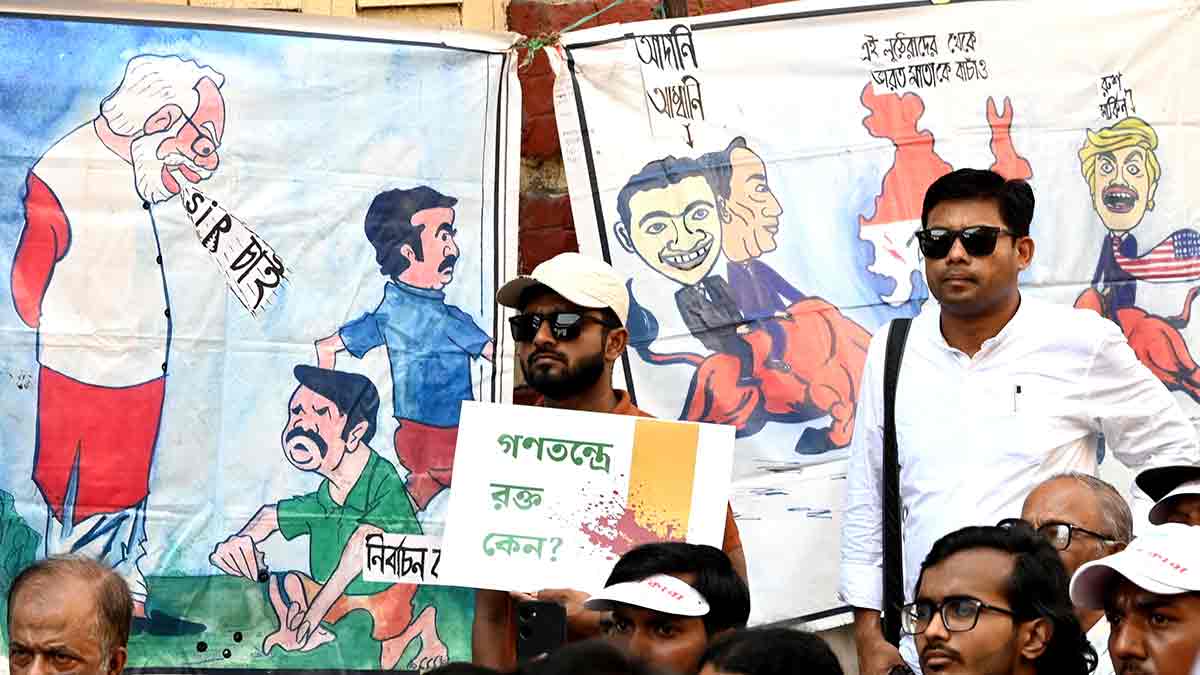 Members of Votadhikar Raksha Mancha stage a protest demanding voting rights for deleted voters ahead of the West Bengal Assembly elections, in Kolkata, 14 April 2026 | Salil Bera