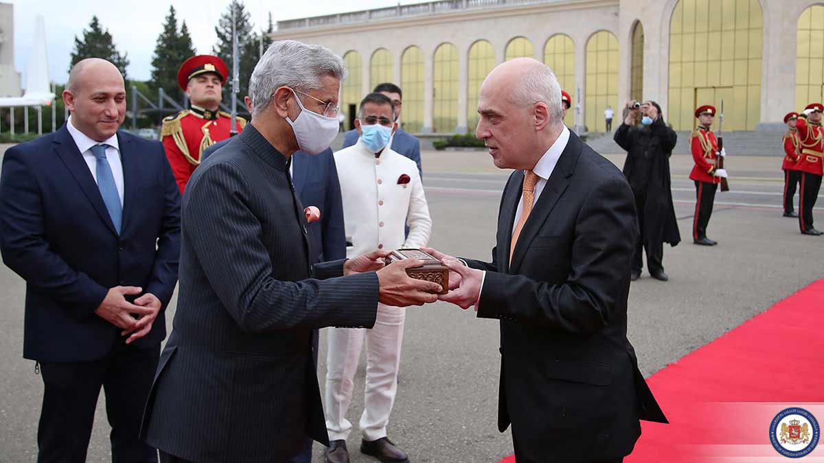 A queen’s homecoming: In 2021, Minister of External Affairs S. Jaishankar handed over Queen Ketevan’s relics to David Zalkaliani, then Vice Prime Minister and Minister of Foreign Affairs of Georgia | X@DZalkaliani