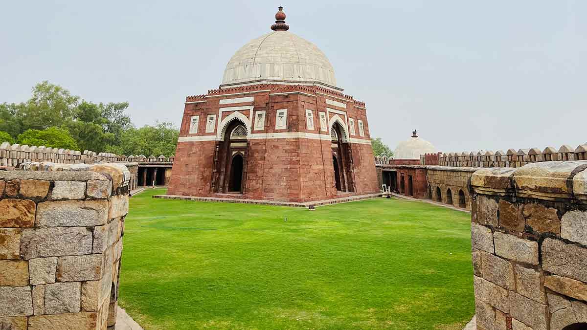 Ghiyasuddin Tughalaq's tomb in Delhi | Shutterstock