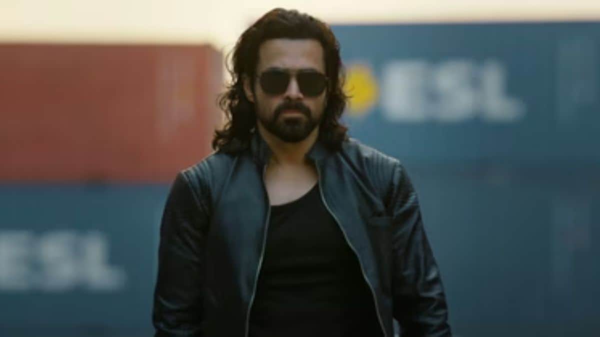 Emraan Hashmi as Shivam Pandit in 'Awarapan 2'