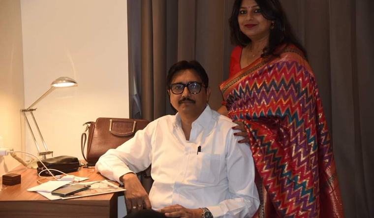 Dinesh-Anand-WIfe-Kavita