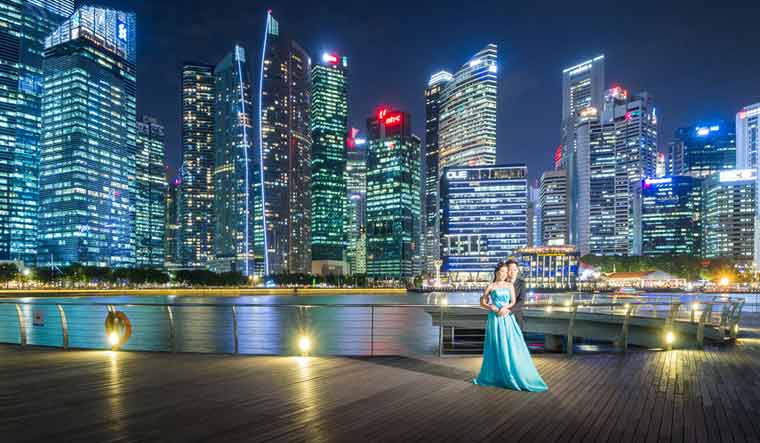 Skyscraper-backdrop-wedding-photo