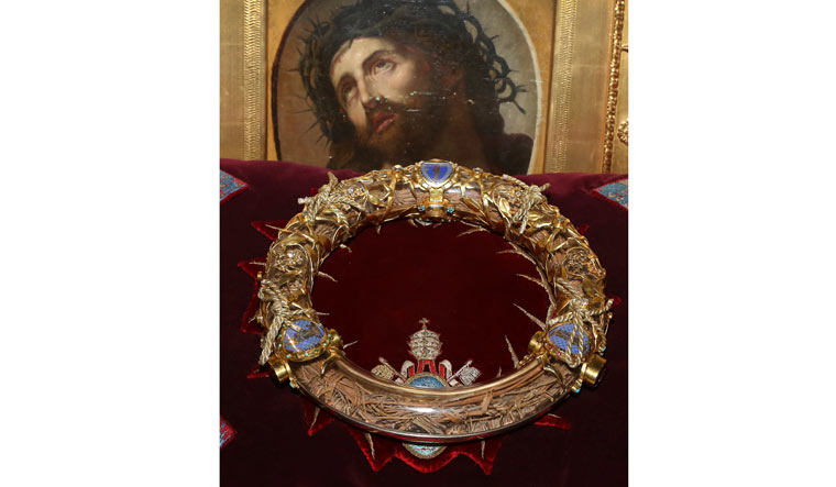 Appearance his Kilometers Christ's crown of thorns, the great organ—what survived the Notre-Dame fire  - The Week