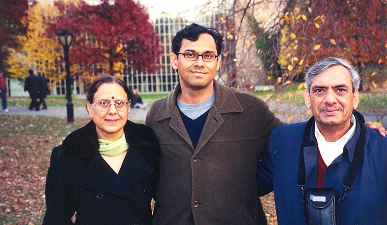29-Sandeep-Jauhar-with-father-Prem-and-mother-Raj