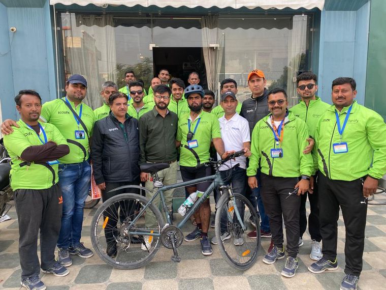 Lalwani’s team comprised five navigation coordinators, drivers, a cook, a masseuse and a photographer. One of his elder brothers, too, joined him.