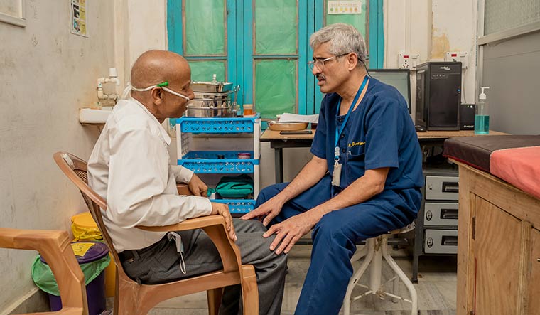 18-Dr-Ravi-Kannan-with-a-patient