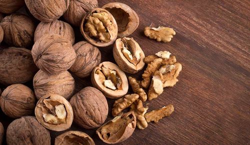 9-Satiating-walnuts