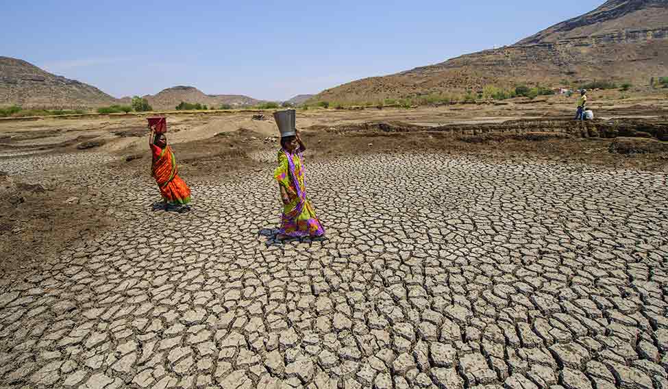 40Womencarryingbuckets