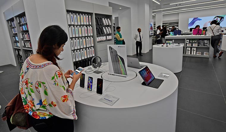 56-An-Apple-premium-reseller-store-in-Mumbai