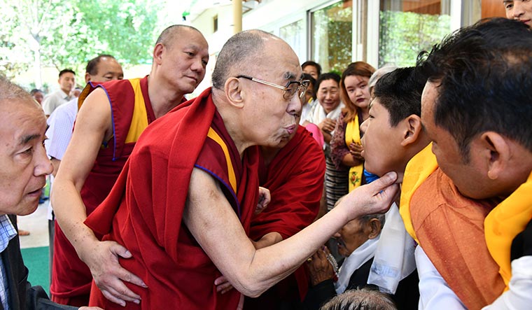 27-The-Dalai-Lama-blesses
