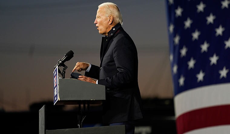 Joe Biden continues addressing campaign rally in Florida despite rain